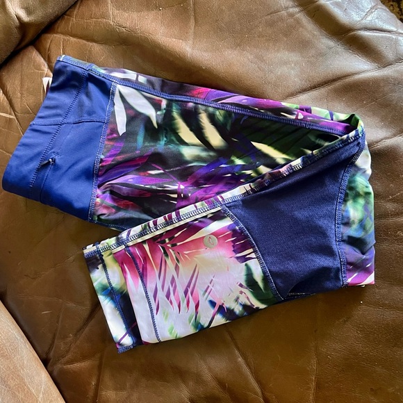 Roxy Legging Capris Size Small - Picture 2 of 4